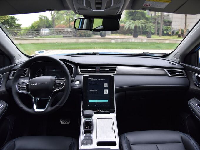 上汽荣威  PLUS 300TGI 大中控全景