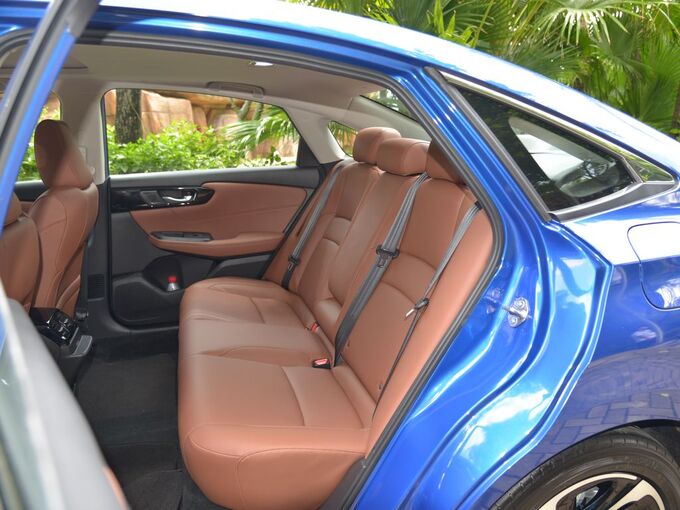 东风本田  锐·混动 1.5L 第二排座椅