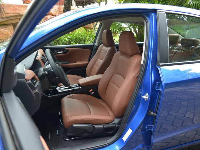 东风本田  锐·混动 1.5L 前排座椅