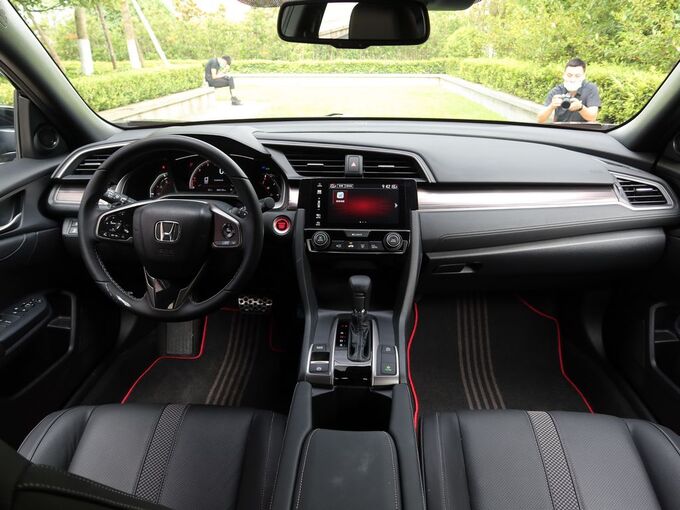 东风本田  HATCHBACK 220TURBO 大中控全景