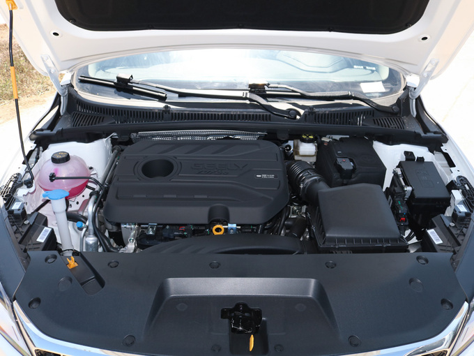 吉利汽车  1.4T 发动机舱