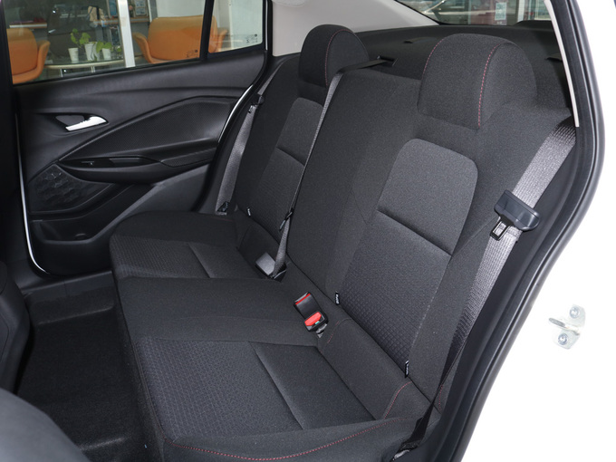 雪佛兰  改款 Redline 325T 第二排座椅