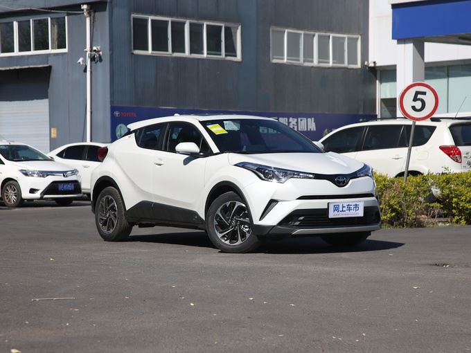 一汽丰田  2.0L 右前正45度