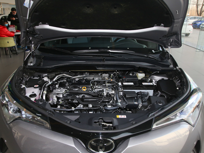 一汽丰田  2.0L 发动机舱