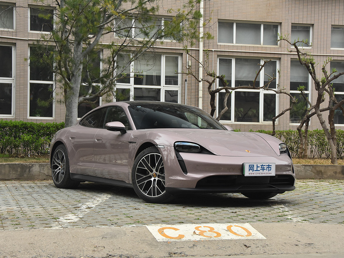 保时捷   右前正45度