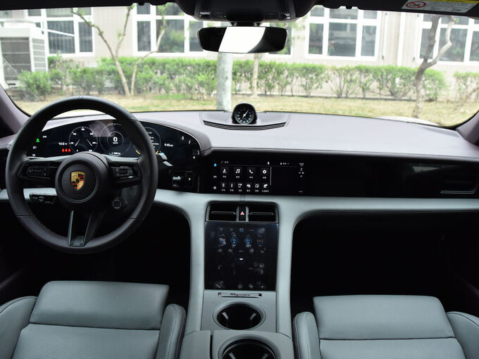 保时捷   大中控全景