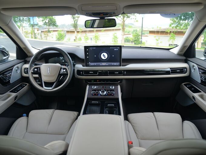 长安林肯  3.0T V6 大中控全景