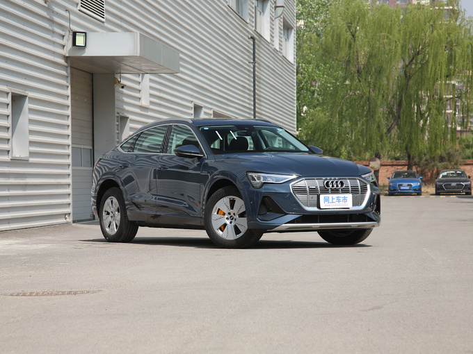 奥迪(进口)  Sportback 55 quattro 右前正45度