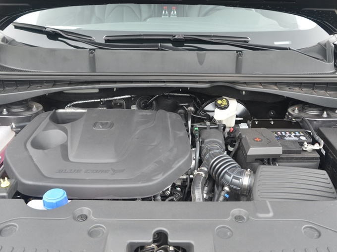 长安汽车  蓝鲸版 1.5T 发动机舱