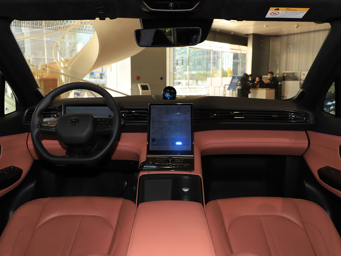 蔚来汽车  440KM 大中控全景