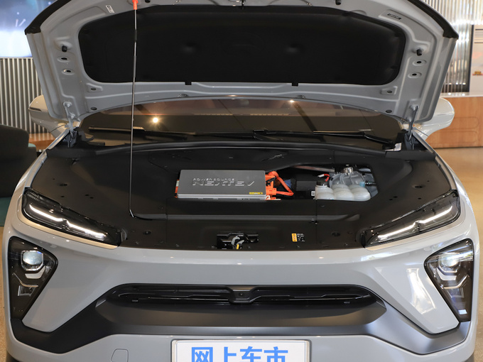 蔚来汽车  440KM 发动机舱