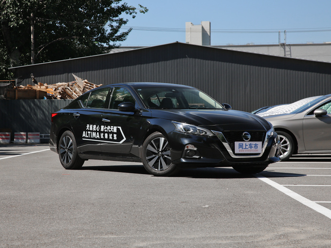 东风日产  改款 2.0T XL Upper AD1 右前正45度