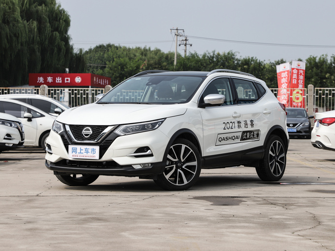 东风日产  2.0L 左前正45度