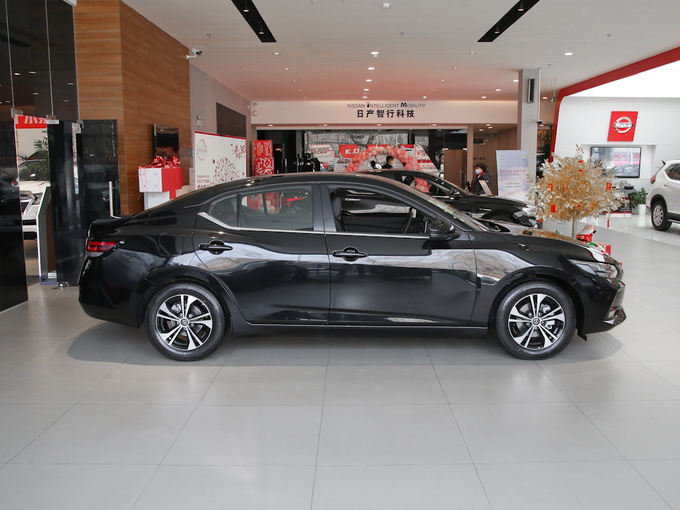 东风日产  1.6L XL 正右侧