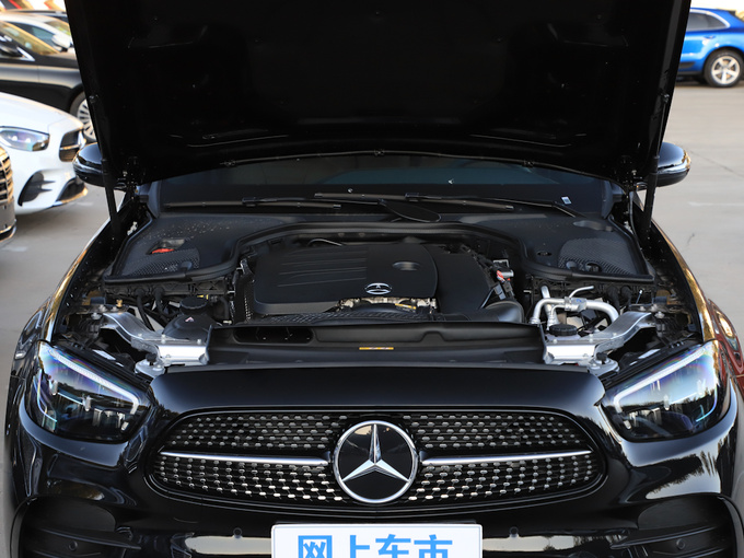 北京奔驰  E 260 L 运动型 发动机舱