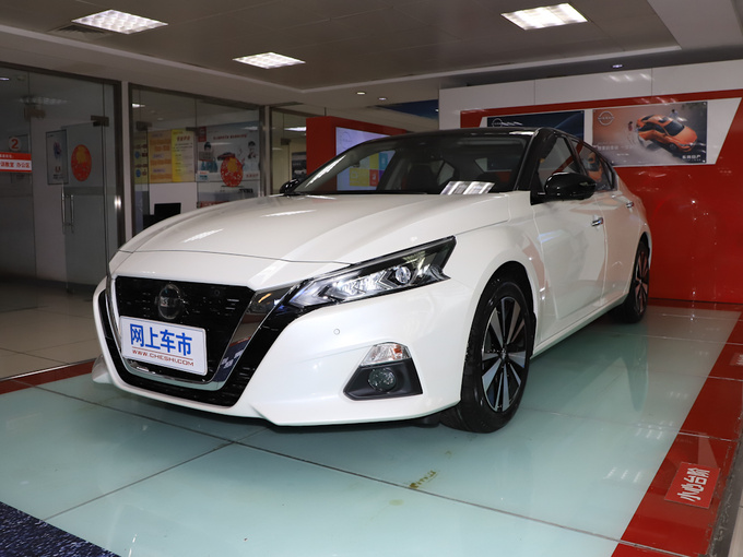 东风日产  2.0L XL Upper AD1 左前正45度