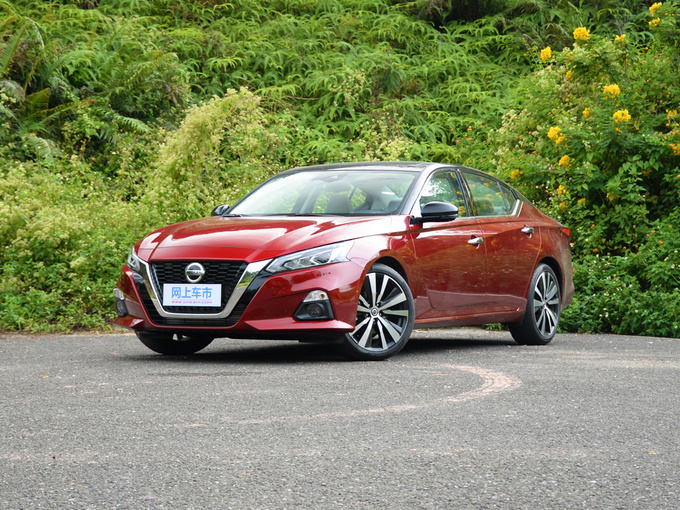 东风日产  2.0T XV AD1 左前正45度