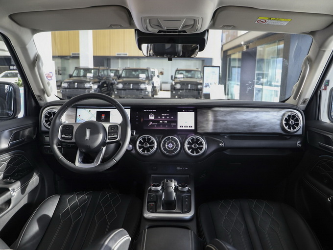 坦克  越野版 2.0T 大中控全景