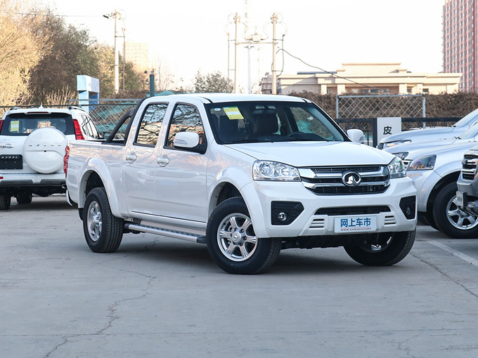 长城  2.4L汽油两驱精英型大双排国VI 右前正45度