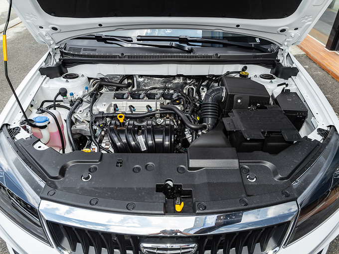 吉利汽车  UP 1.5L 发动机舱