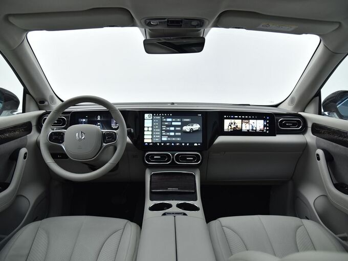 零跑汽车   大中控全景