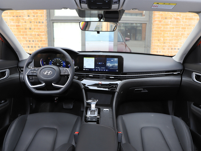 北京现代  1.8L 大中控全景