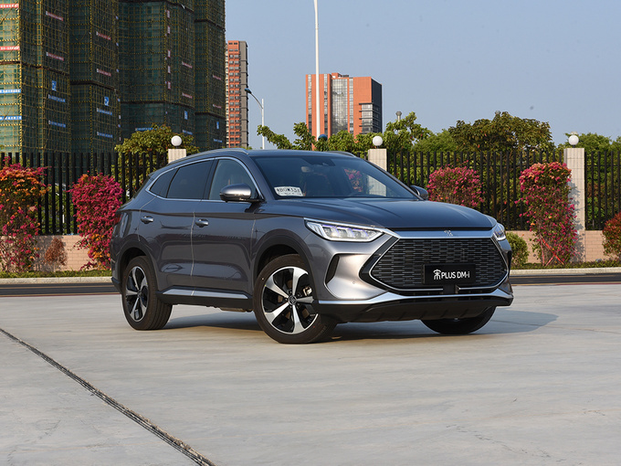 比亚迪  DM-i 110KM 右前正45度