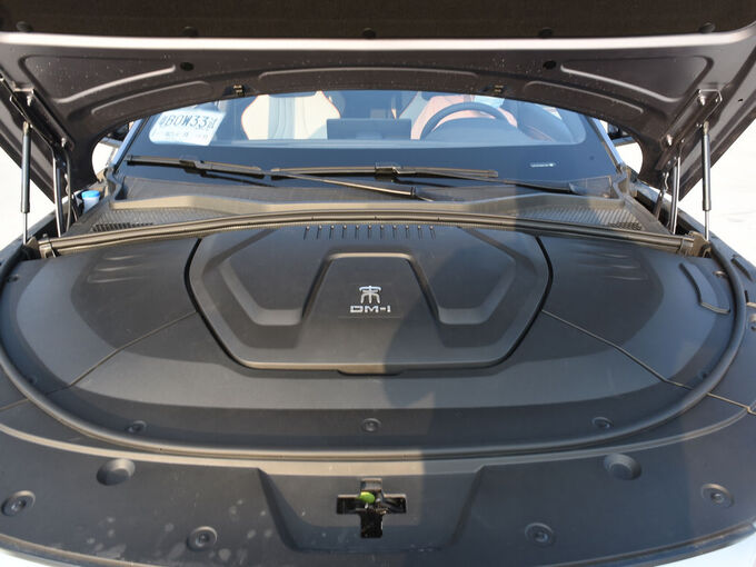 比亚迪  DM-i 110KM 发动机舱