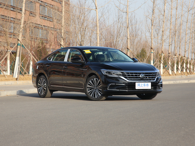 上汽大众  330TSI 右前正45度