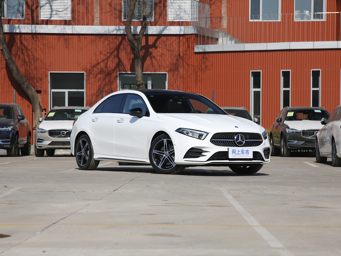 北京奔驰  A 220 L 4MATIC 运动轿车 右前正45度