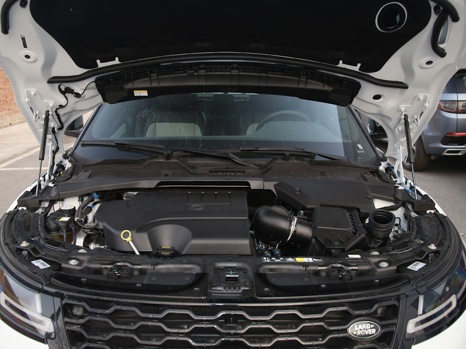 奇瑞捷豹路虎  249PS R-DYNAMIC S 发动机舱