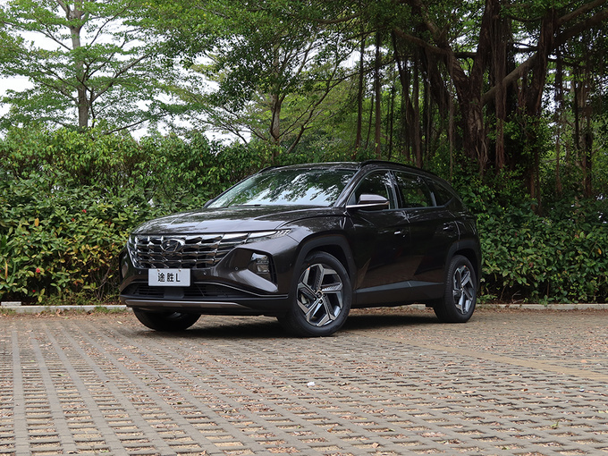 北京现代  第五代 途胜L 1.5T TOP旗舰版  左前正45度