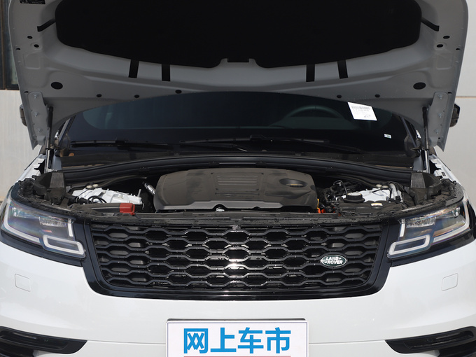 路虎  P250 发动机舱