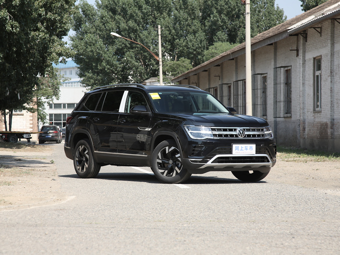 上汽大众  330TSI 右前正45度