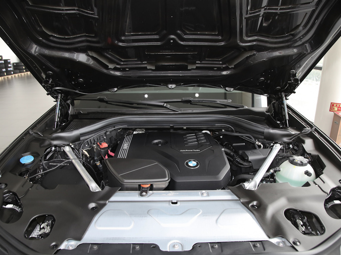 宝马(进口)  改款 xDrive 25i 发动机舱