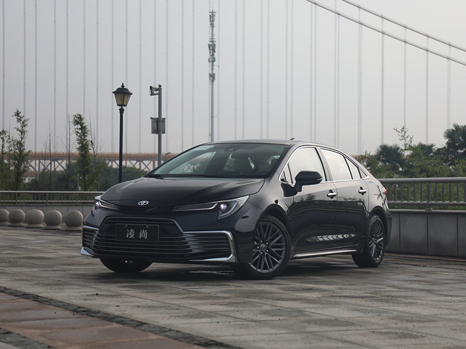 广汽丰田  2.0L 左前正45度