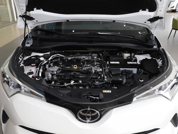 一汽丰田  2.0L 发动机舱