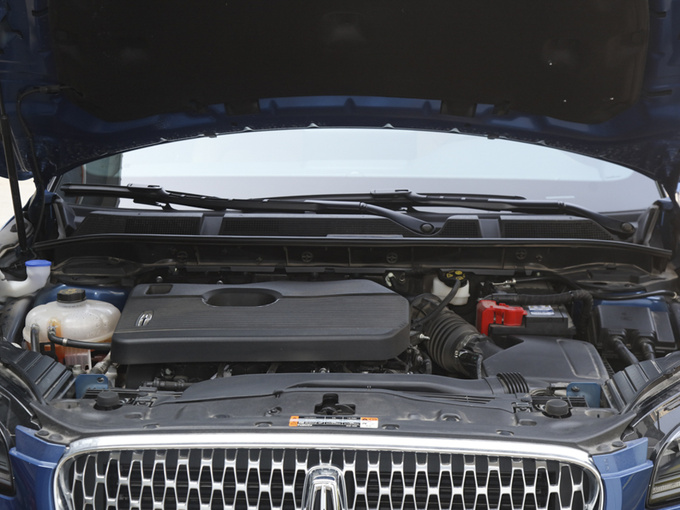 长安林肯  2.0T 发动机舱