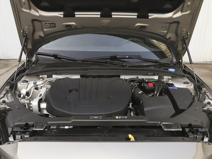 沃尔沃亚太  B4 发动机舱