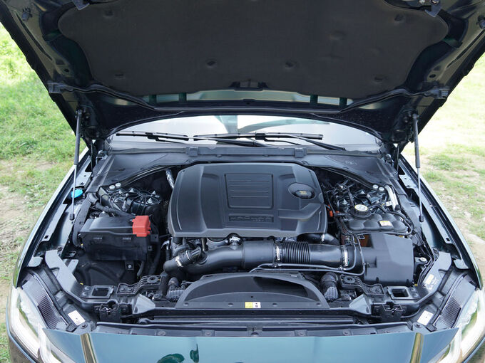 奇瑞捷豹路虎  XFL 2.0T P300 发动机舱