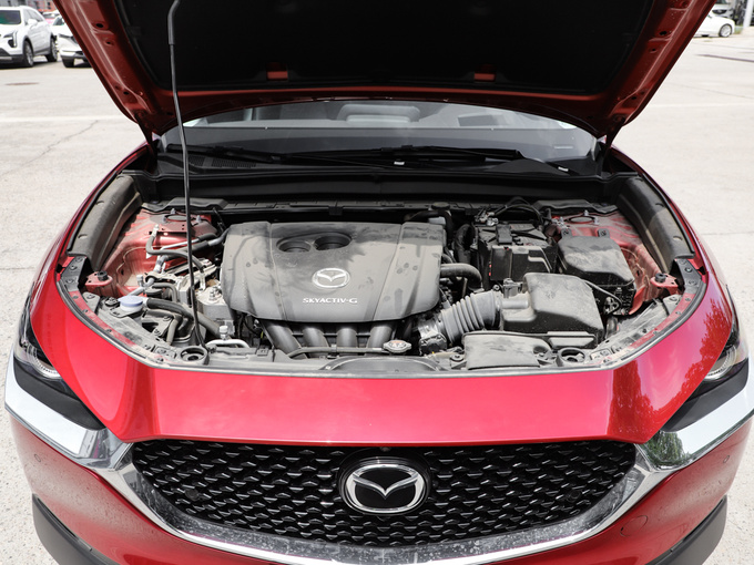 长安马自达  2.0L 发动机舱