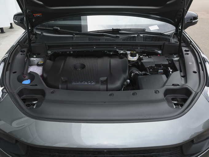 领克  2.0TD 发动机舱