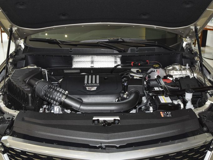   2.0T 七座四驱豪华型 发动机舱