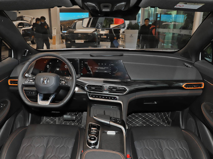 长安UNI  1.5T 大中控全景