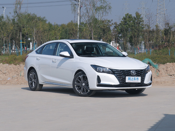 长安汽车  蓝鲸版 1.5T 右前正45度