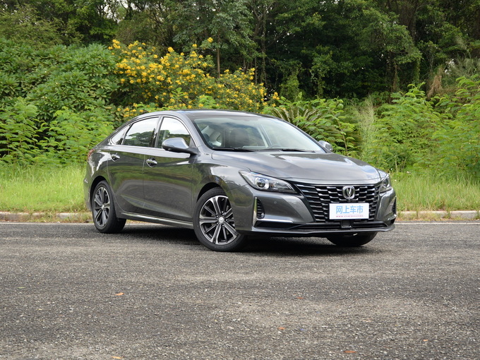 长安汽车  蓝鲸版 1.5T 右前正45度