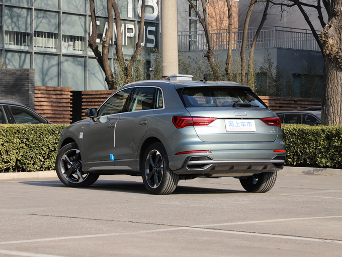 一汽奥迪  35 TFSI 左后正45度