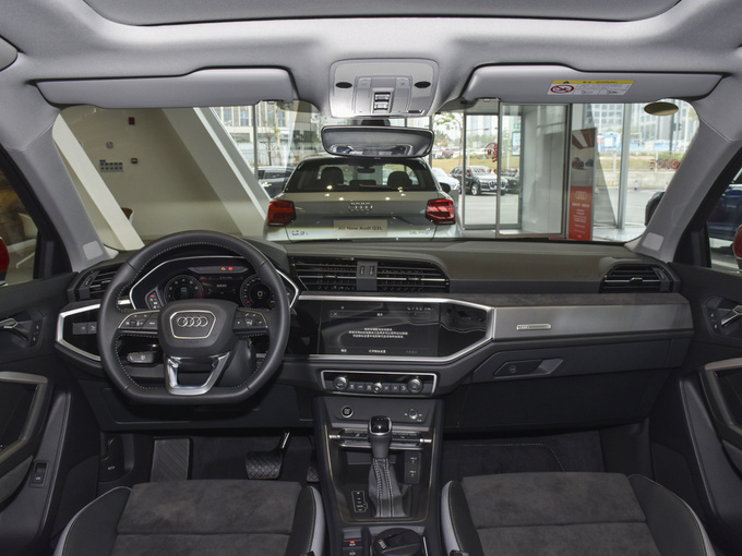 一汽奥迪  35 TFSI 大中控全景