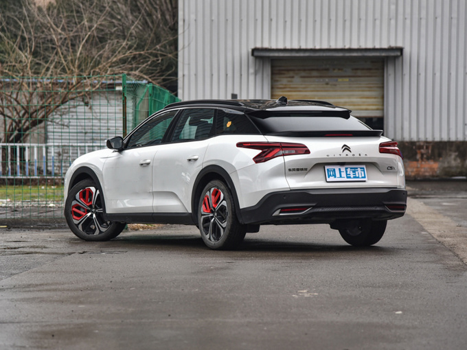 东风雪铁龙  1.6T 领不凡 左后正45度