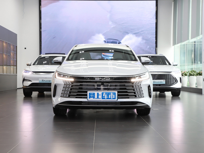 比亚迪  DM-i 55KM 正前